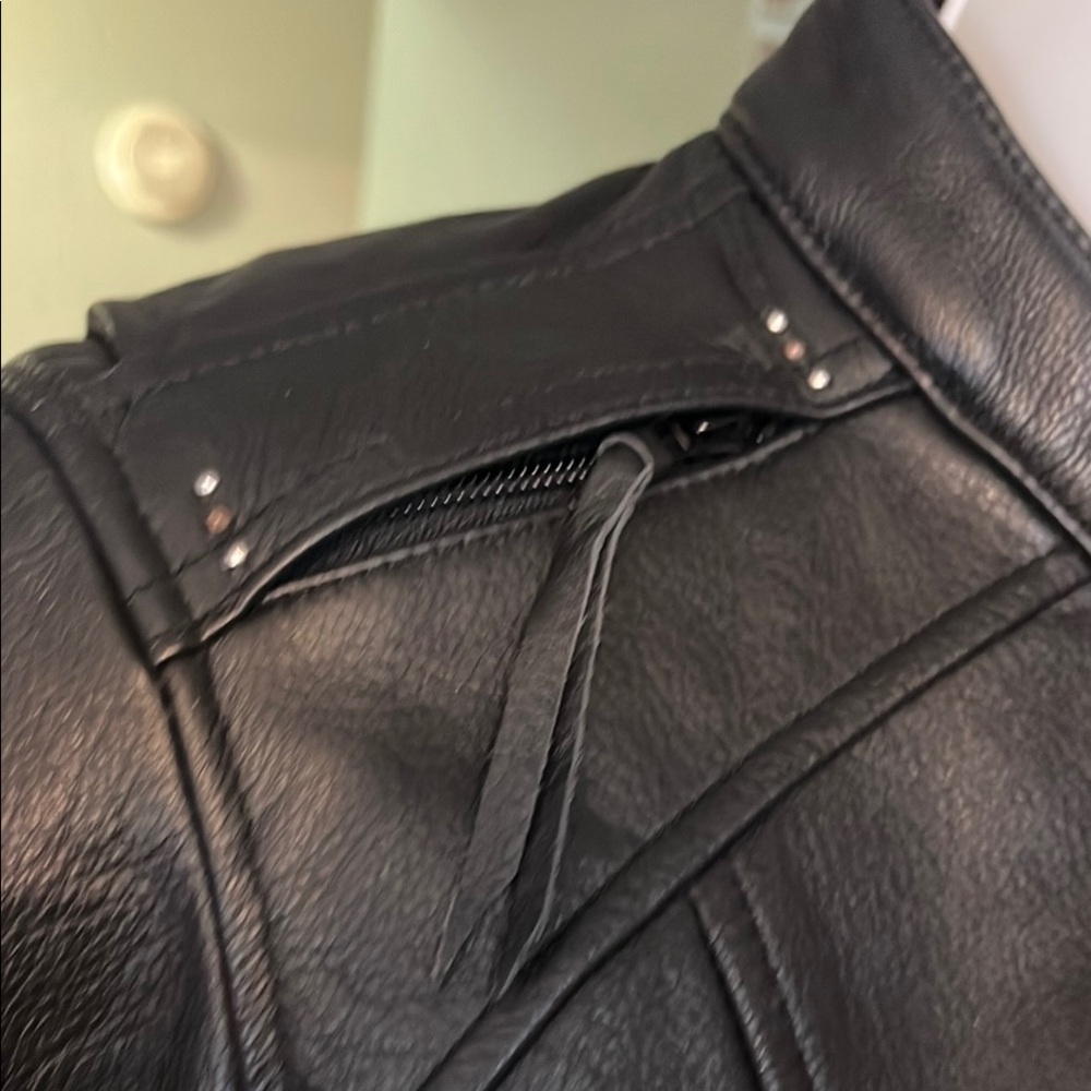 🎉HP🎉EUC Harley-Davidson Black Metallic Studded Leather Jacket- pockets/zips Sz M - Picture 8 of 13